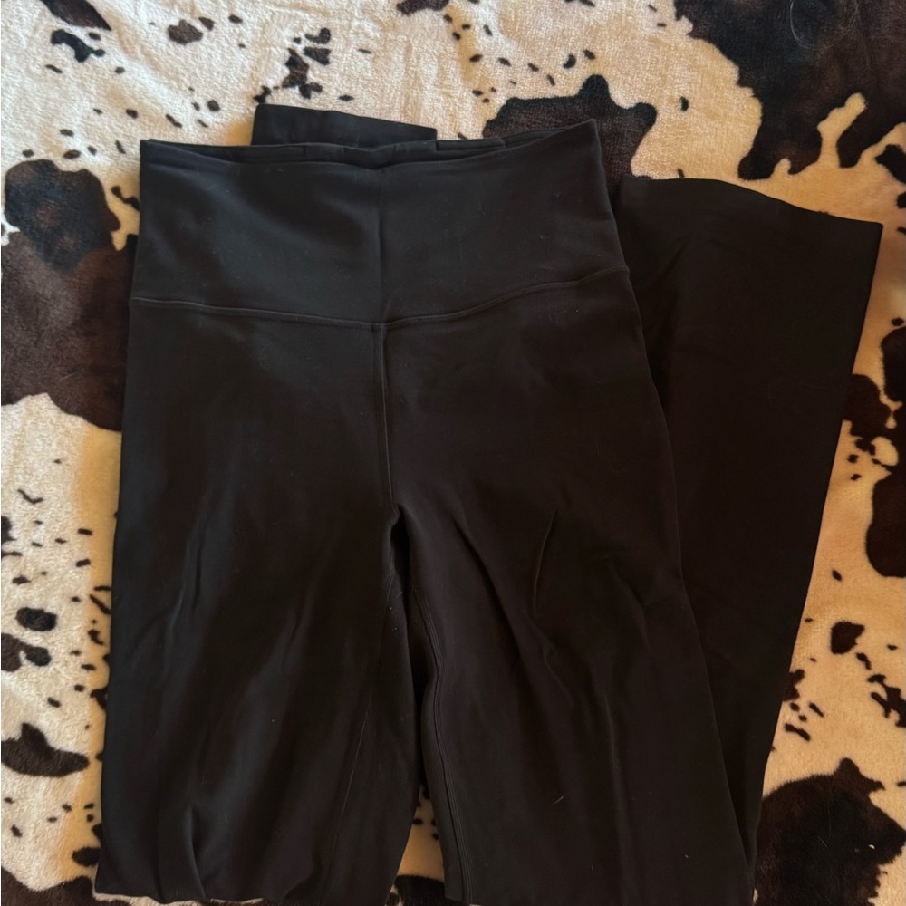 Lululemon Groove Flare SHR black size 6